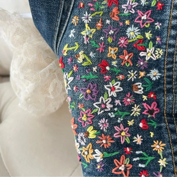GAP Upcycled Denim Jacket with hand embroidered floral pattern size small - Picture 6 of 6
